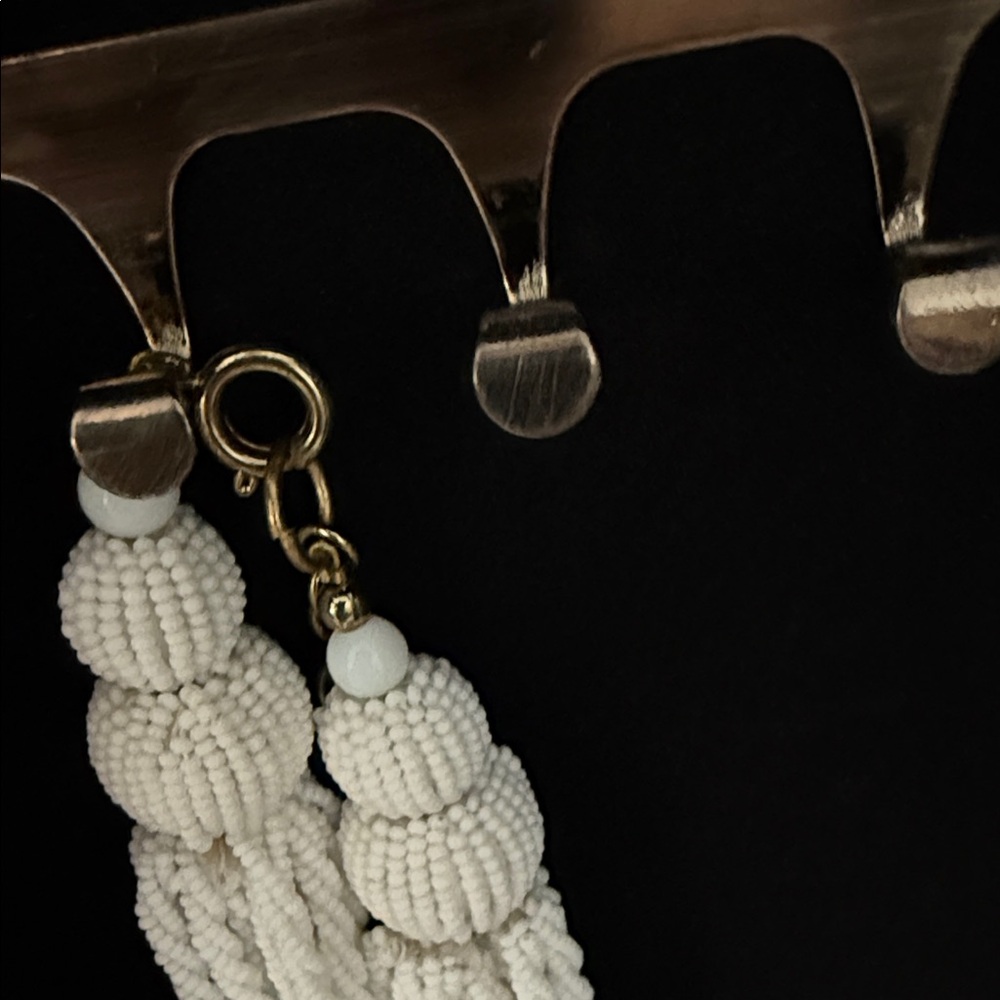 Elegant White Beaded Necklace - Picture 2 of 3